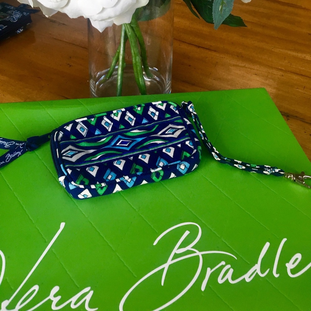 Vera Bradley zip around cosmetic case